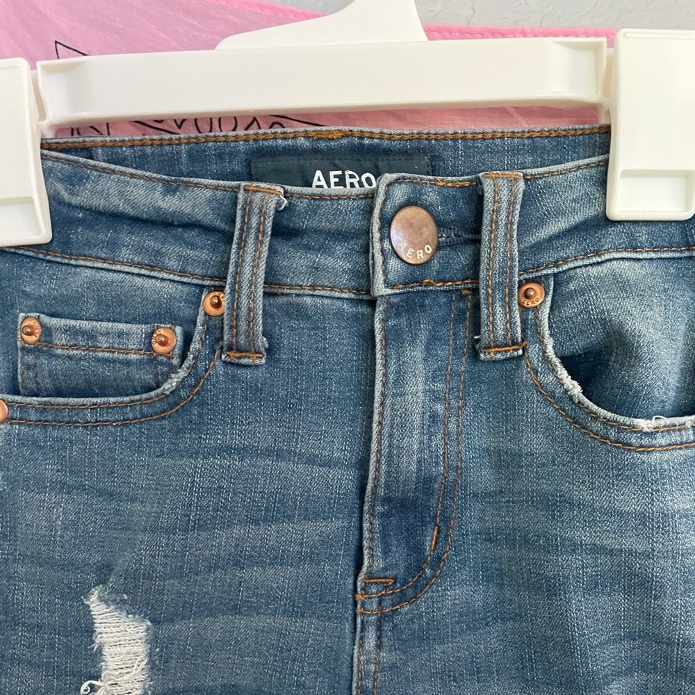 Areopastle ripped jeans